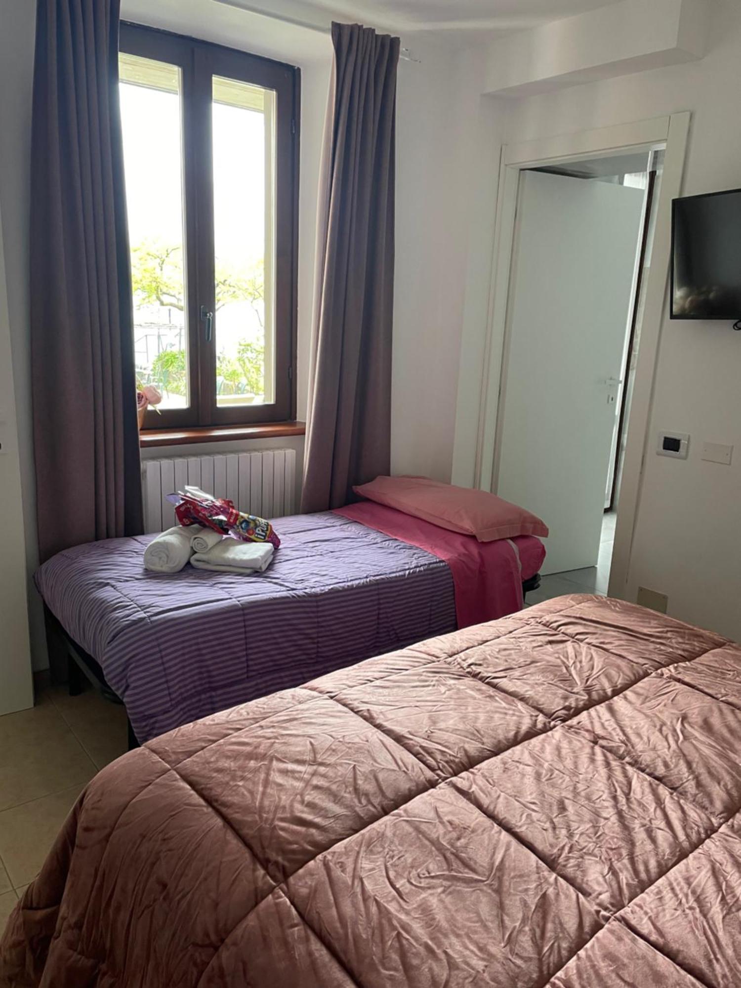 Peonia Apartment - Appartamento Vista Lago Lezzeno Værelse billede