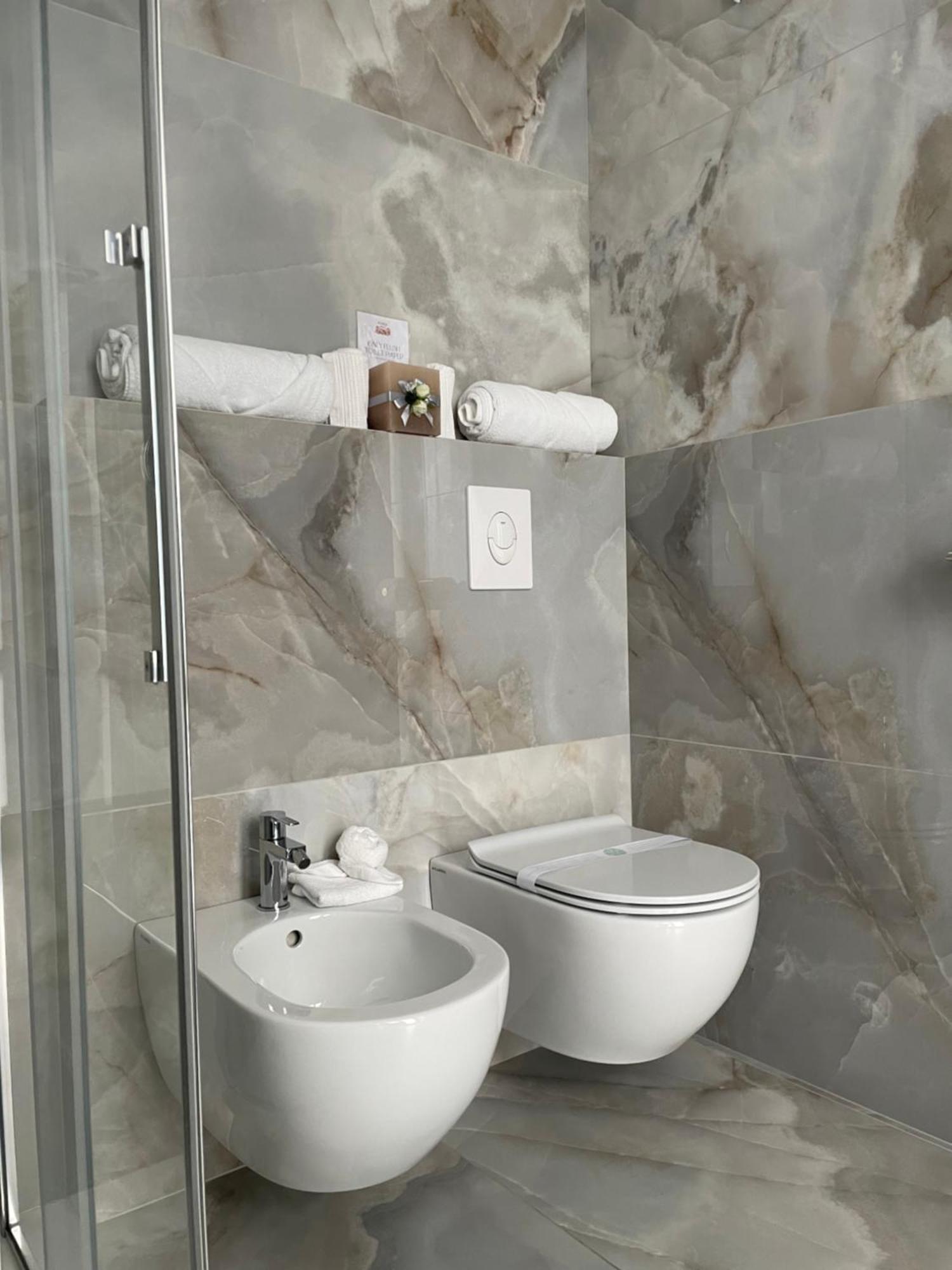 Peonia Apartment - Appartamento Vista Lago Lezzeno Eksteriør billede