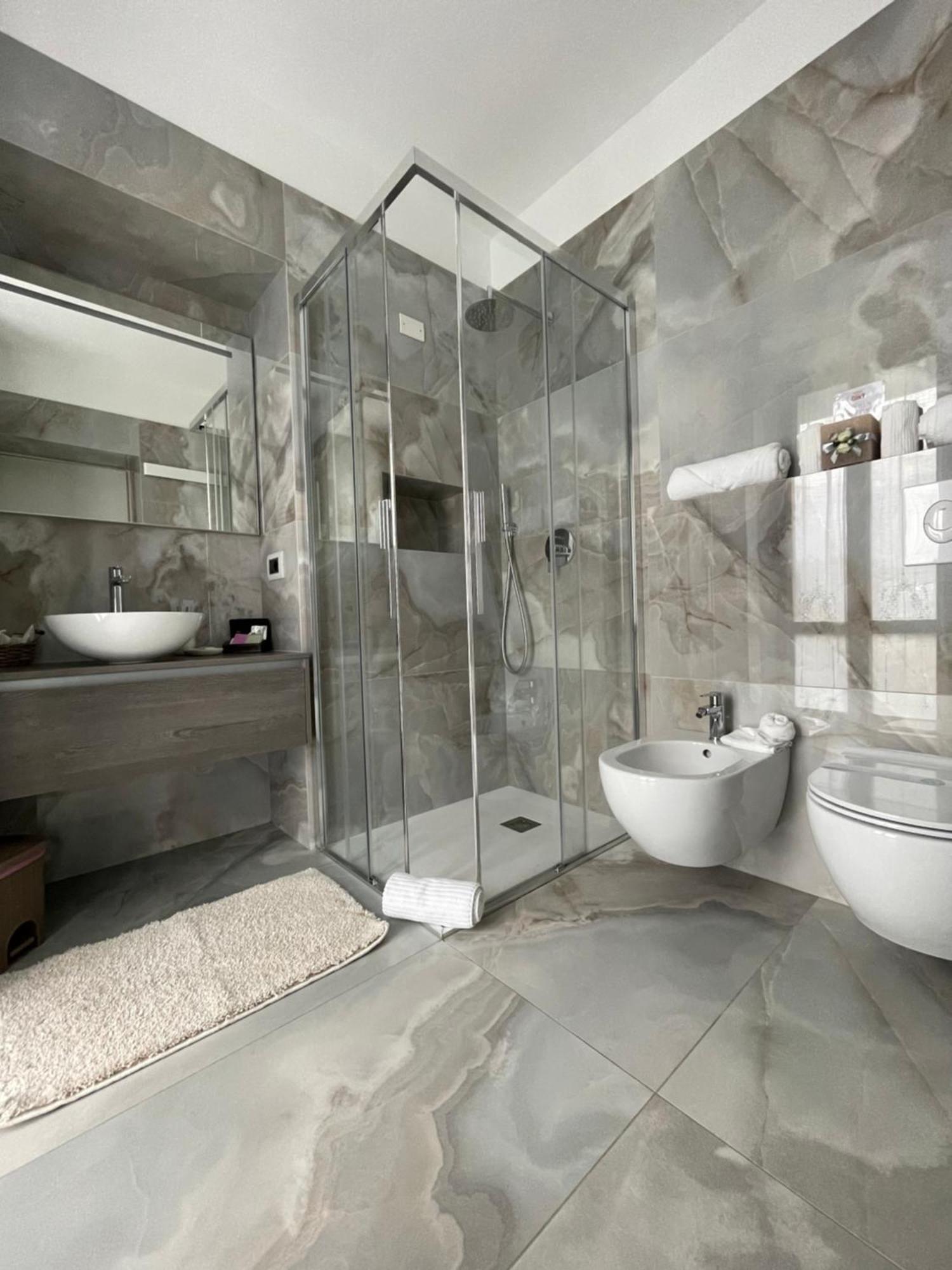 Peonia Apartment - Appartamento Vista Lago Lezzeno Eksteriør billede