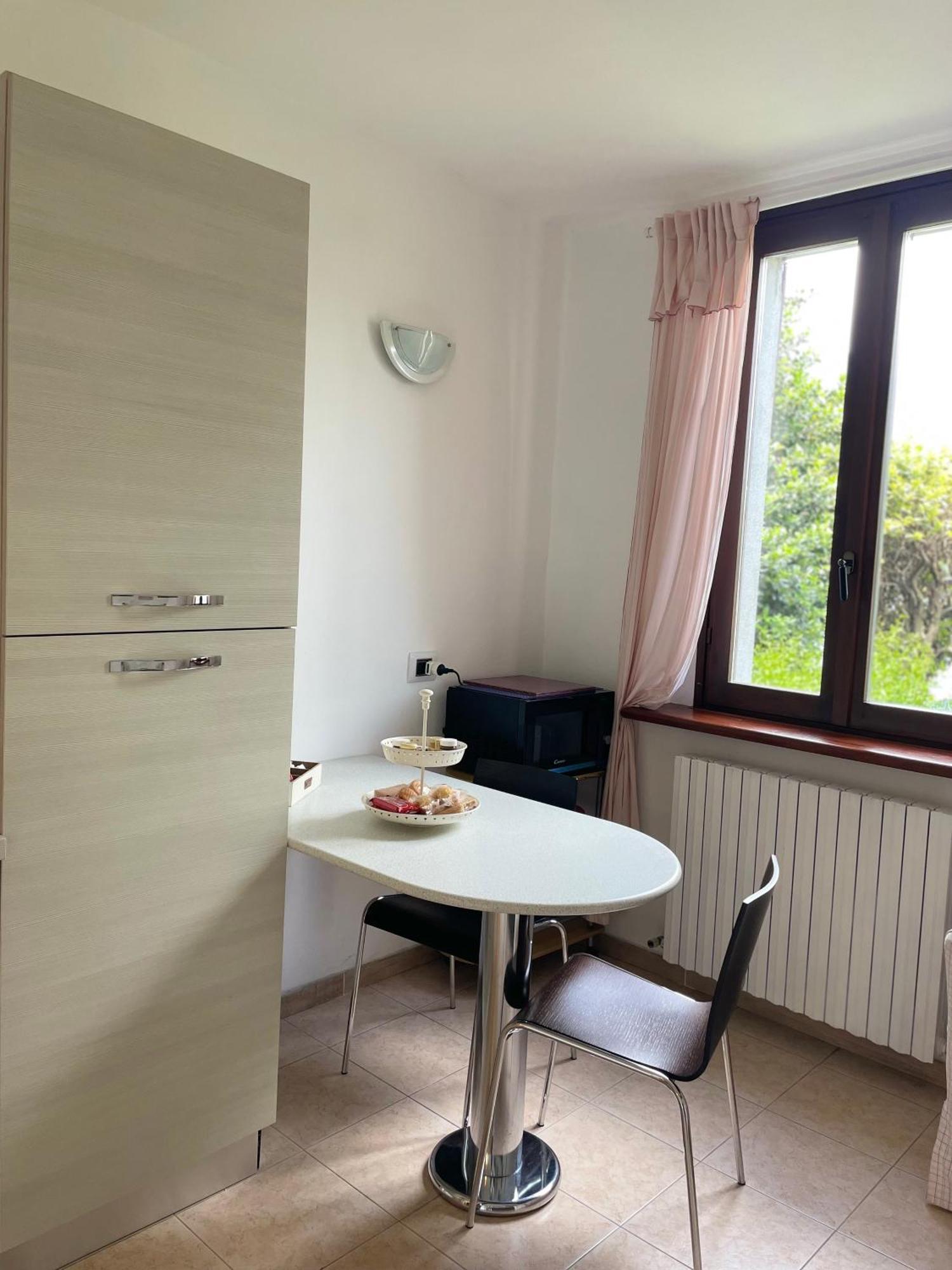 Peonia Apartment - Appartamento Vista Lago Lezzeno Eksteriør billede